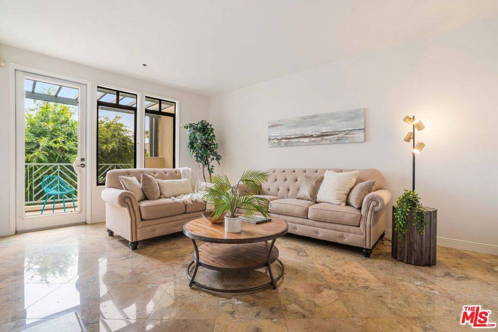 Playa Vista, CA 90094,5625 W Crescent Park #335