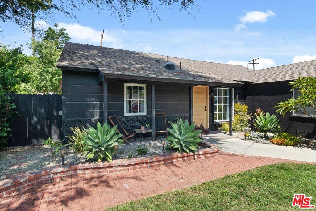 Van Nuys, CA 91406,7339 Lasaine AVE