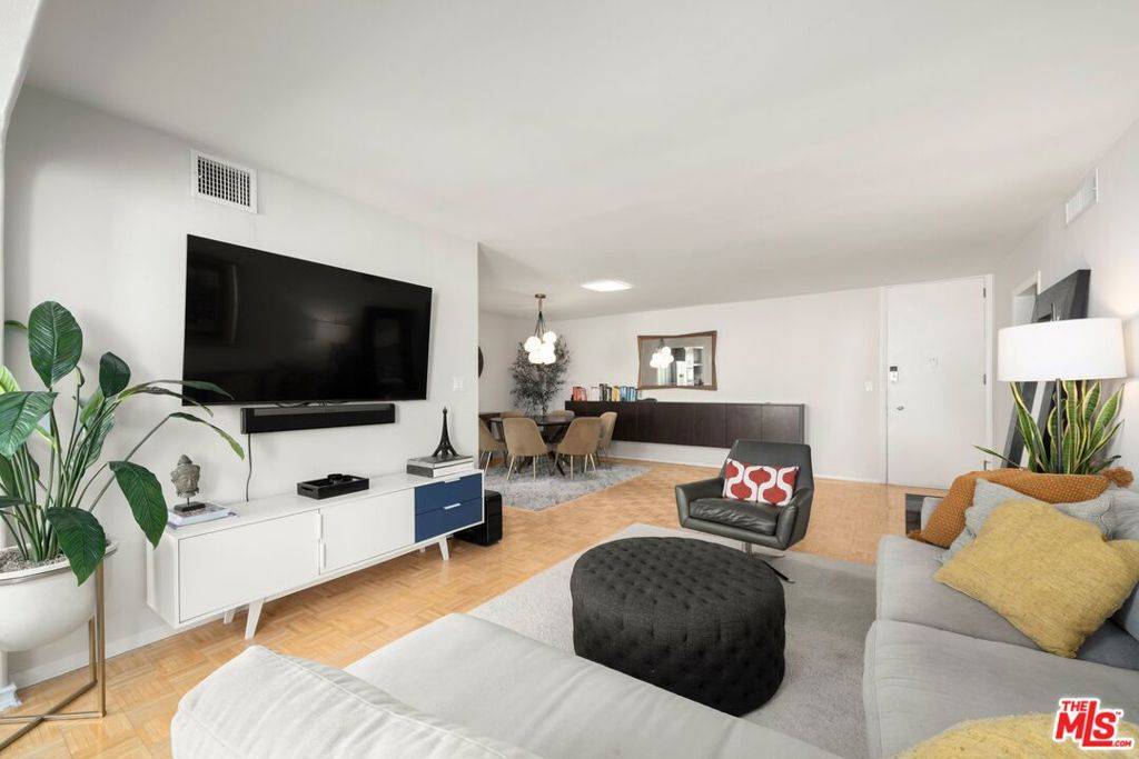 Los Angeles, CA 90046,7949 Selma AVE #18