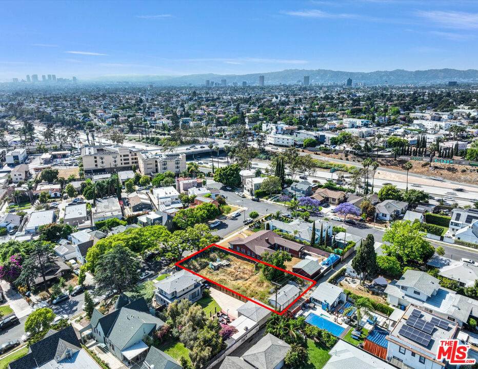 Los Angeles, CA 90018,2516 13th AVE