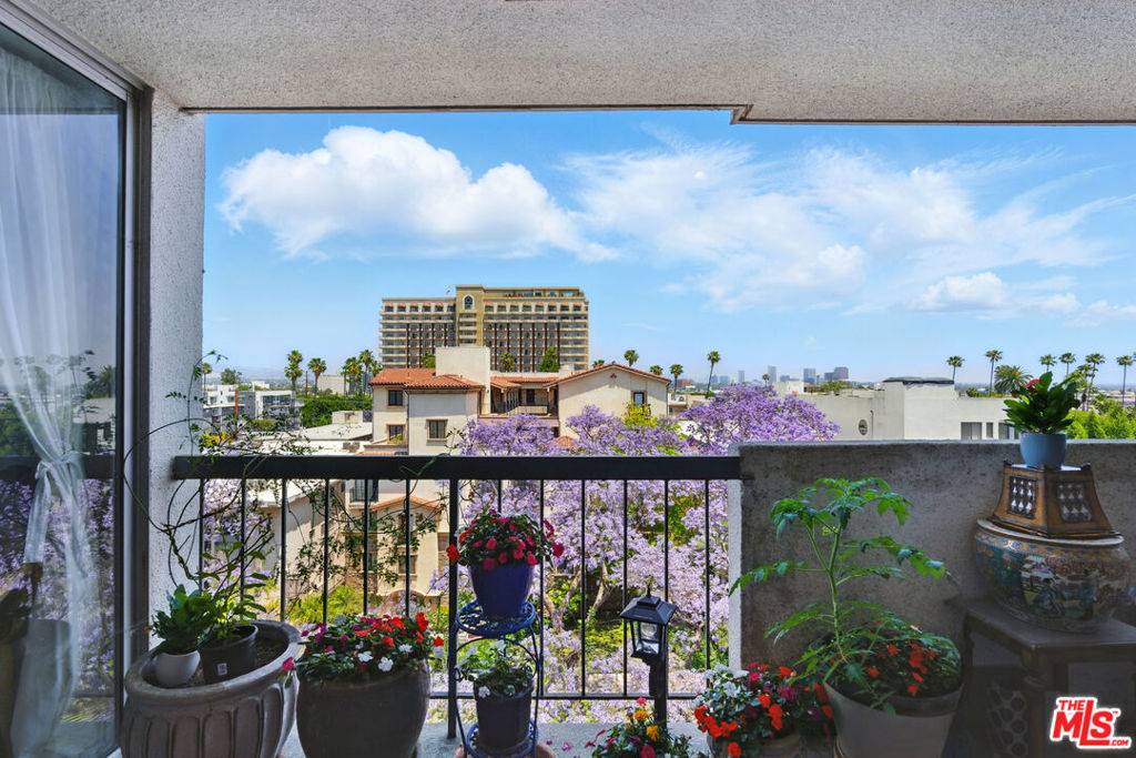 Beverly Hills, CA 90210,321 N Oakhurst DR #606