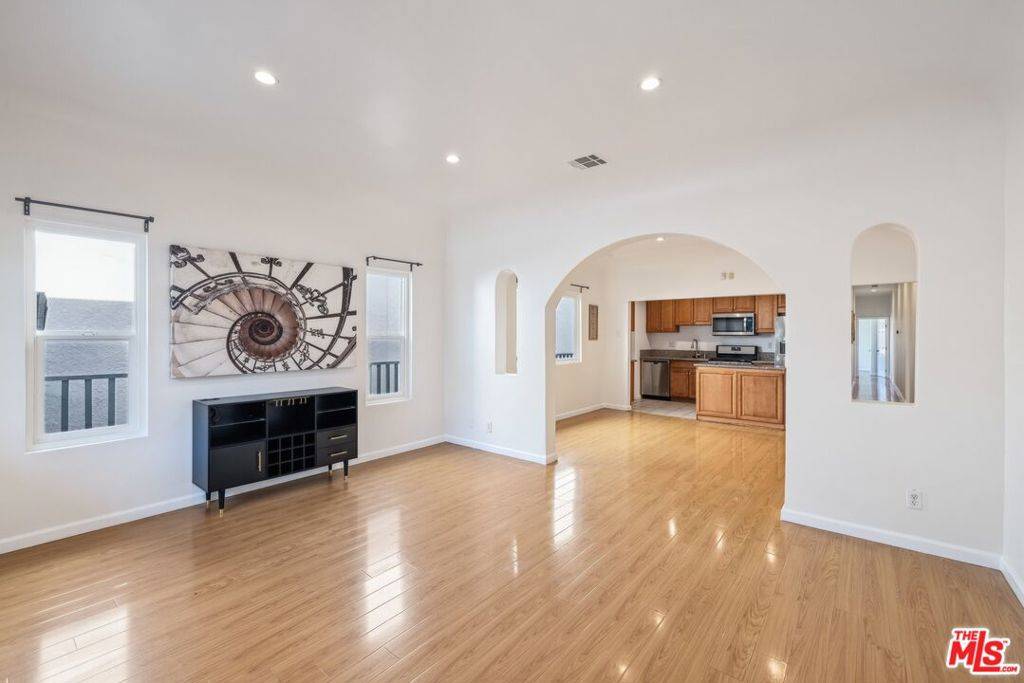 Los Angeles, CA 90063,3933 Woolwine DR