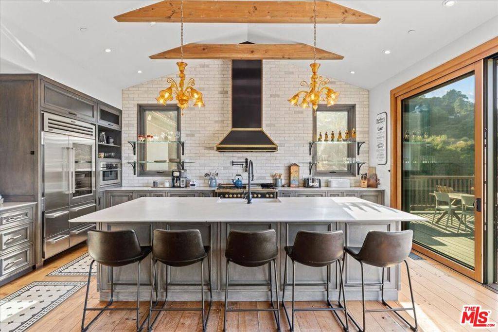 Topanga, CA 90290,2373 Tuna Canyon RD