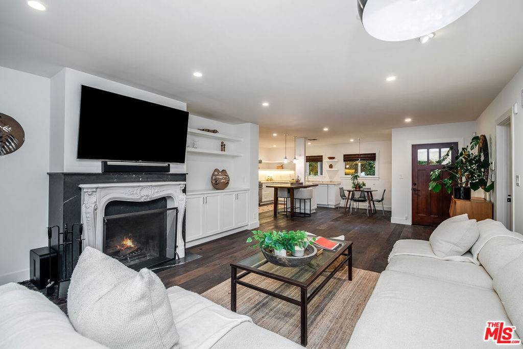 Sherman Oaks, CA 91423,4838 Coldwater Canyon AVE