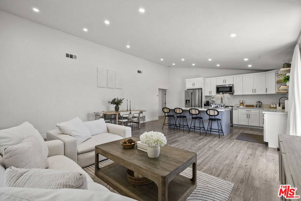 Canyon Country, CA 91351,18712 Vicci ST