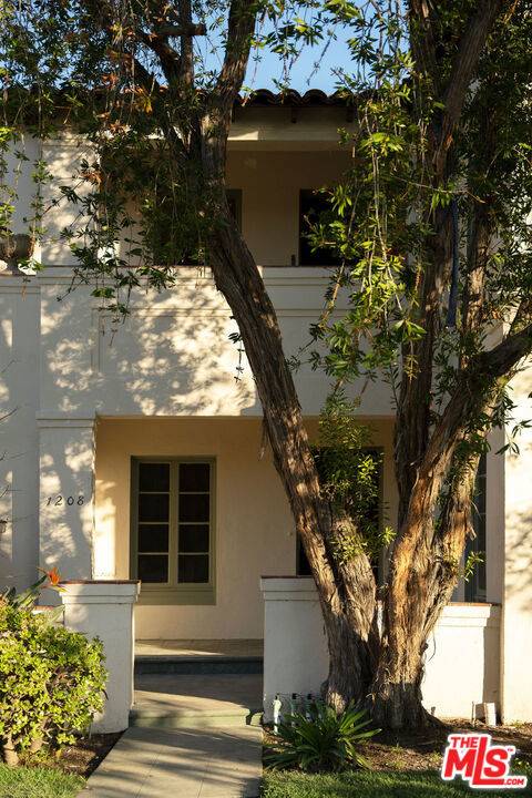 Los Angeles, CA 90035,1206 S La Jolla AVE
