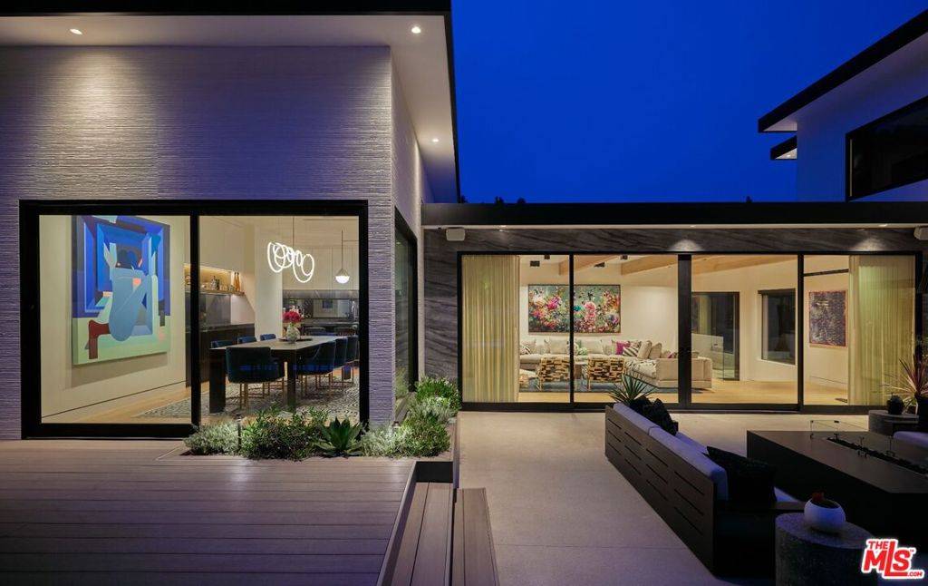Beverly Hills, CA 90210,9455 Eden DR