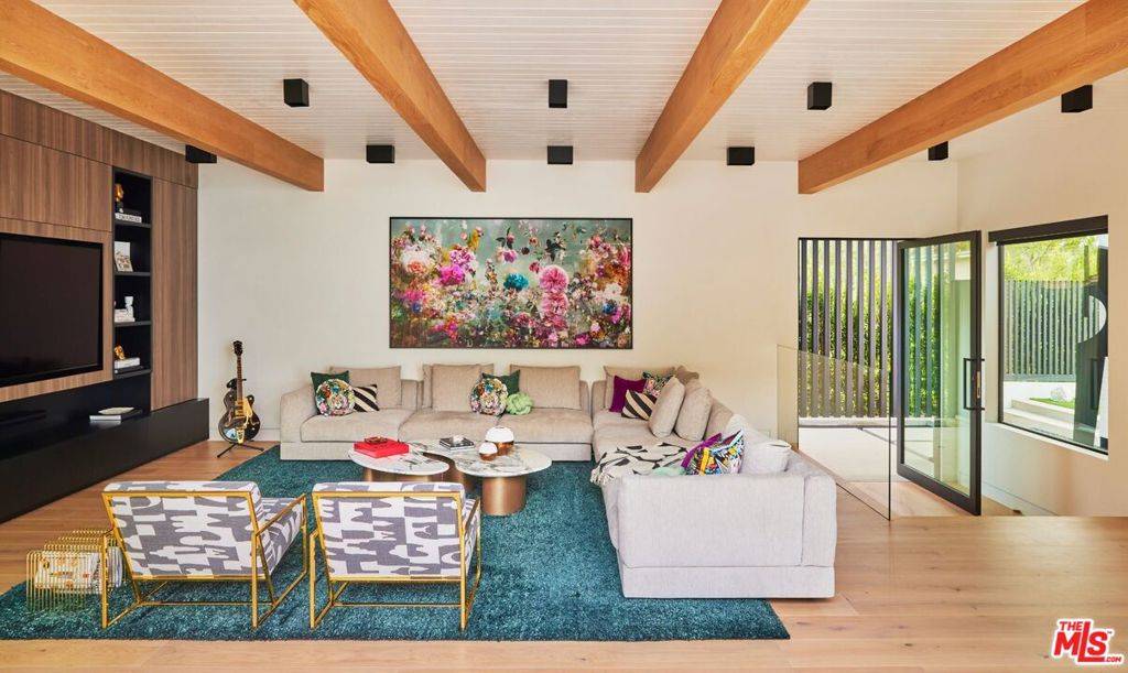 Beverly Hills, CA 90210,9455 Eden DR
