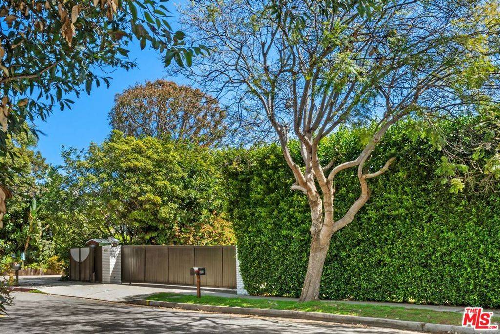 Pacific Palisades, CA 90272,400 Chautauqua BLVD