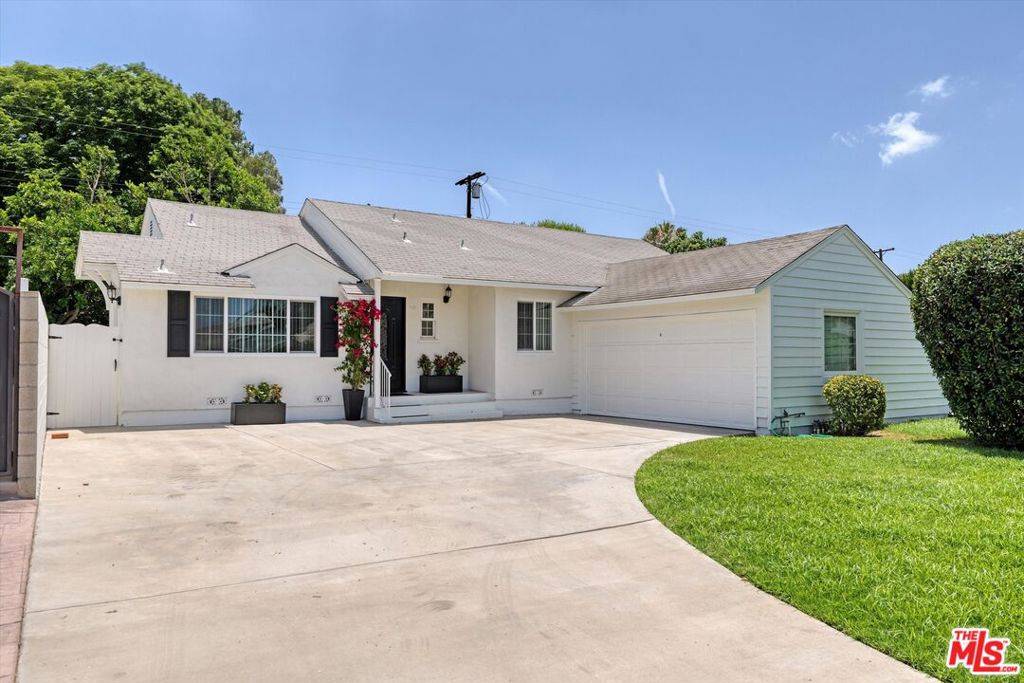 Van Nuys, CA 91405,7026 Colbath AVE