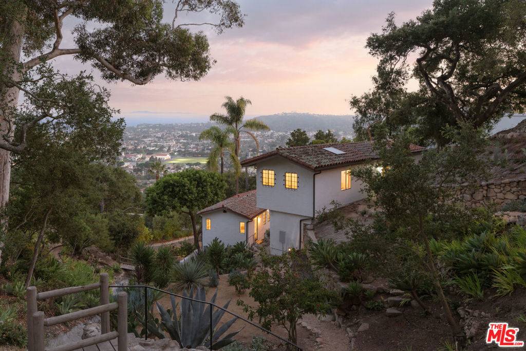Santa Barbara, CA 93103,15 Loma Media RD