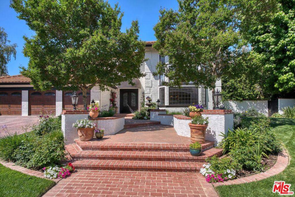 Agoura Hills, CA 91301,29340 Castlehill DR
