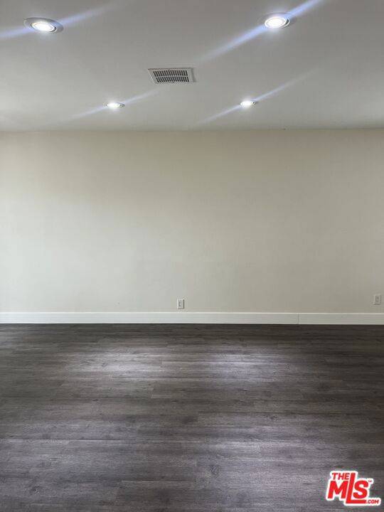 Tarzana, CA 91335,19018 Delano ST