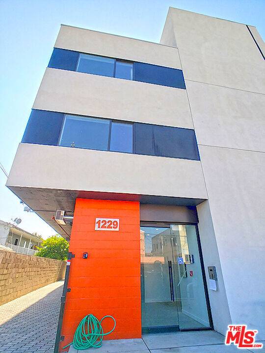 Los Angeles, CA 90006,1229 S Kingsley DR