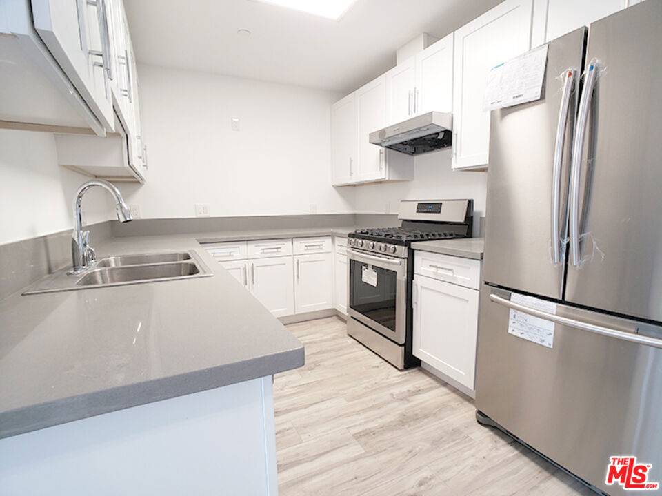 Los Angeles, CA 90006,1229 S Kingsley DR