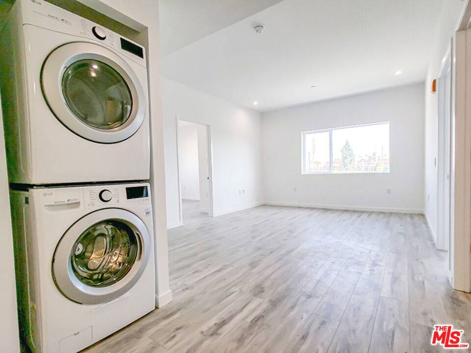 Los Angeles, CA 90006,1229 S Kingsley DR