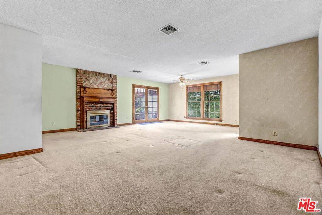 Van Nuys, CA 91406,7903 Amestoy AVE