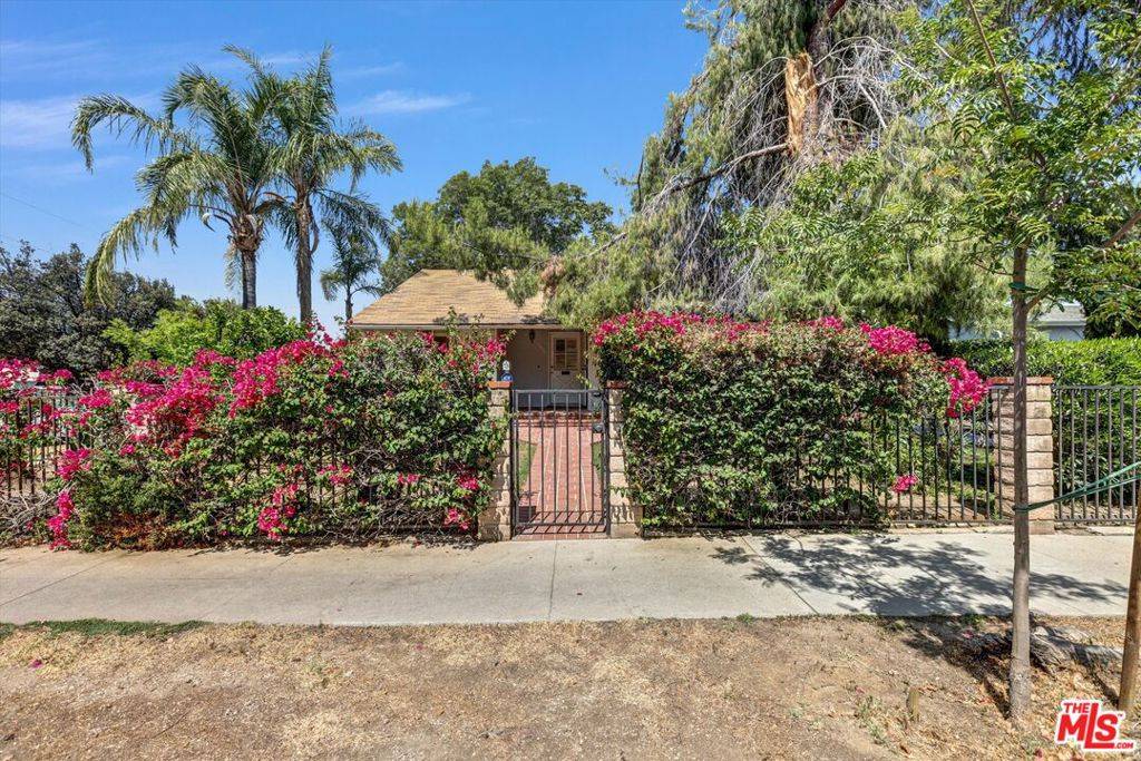 Van Nuys, CA 91406,7903 Amestoy AVE