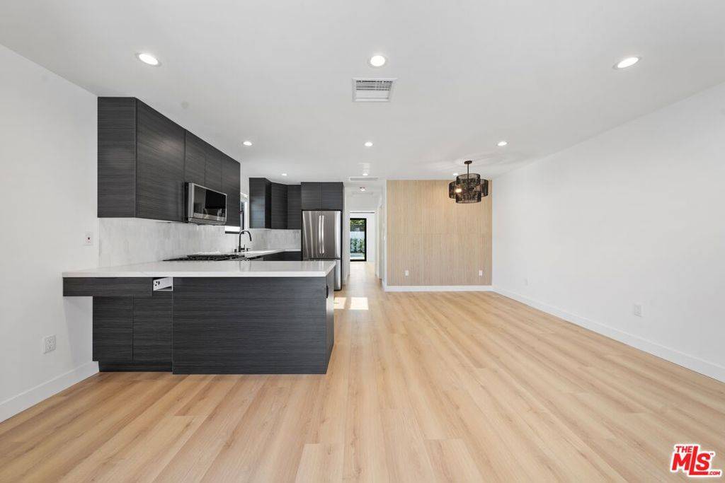 Valley Village, CA 91607,12257 Collins ST