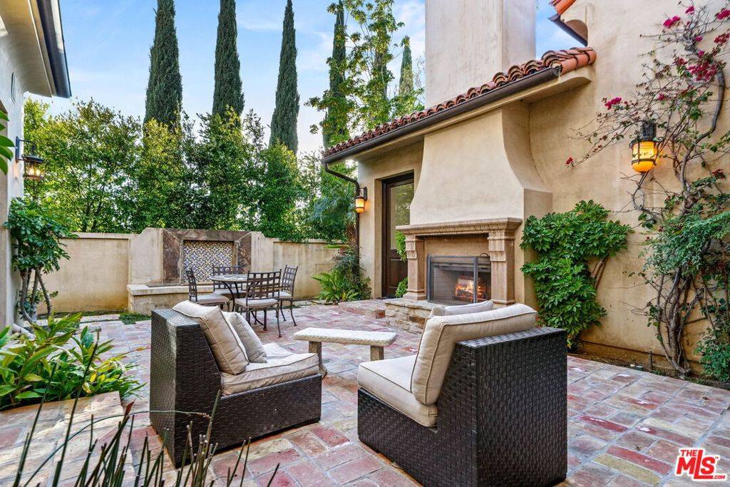Pacific Palisades, CA 90272,1853 Chastain
