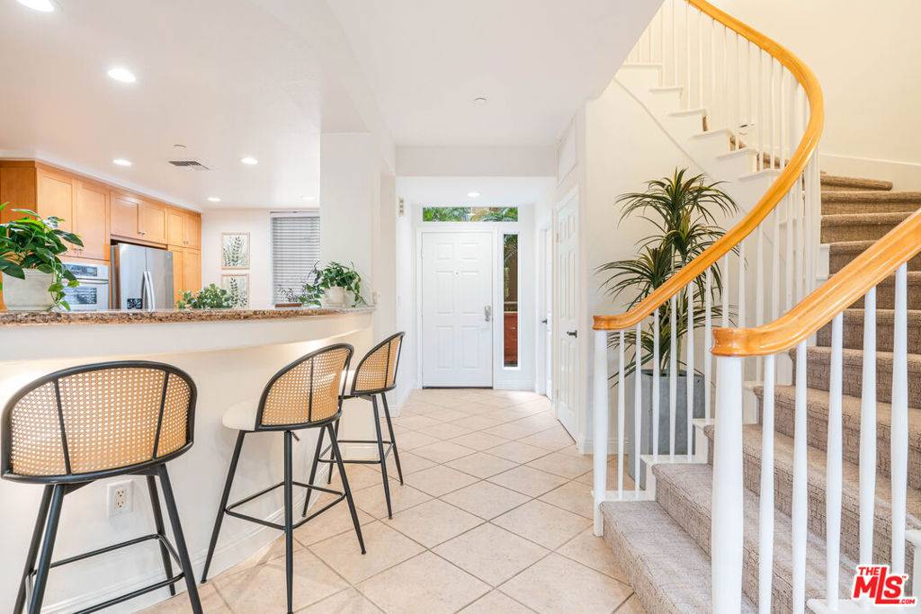 Playa Vista, CA 90094,13173 Pacific Promenade #101