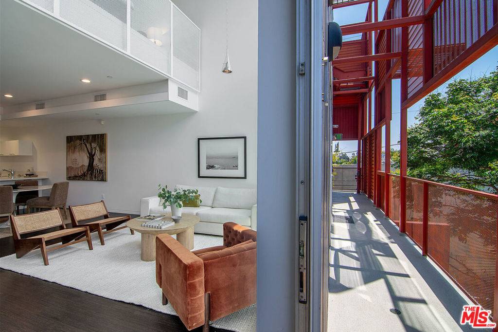 West Hollywood, CA 90046,1140 N Formosa AVE #10