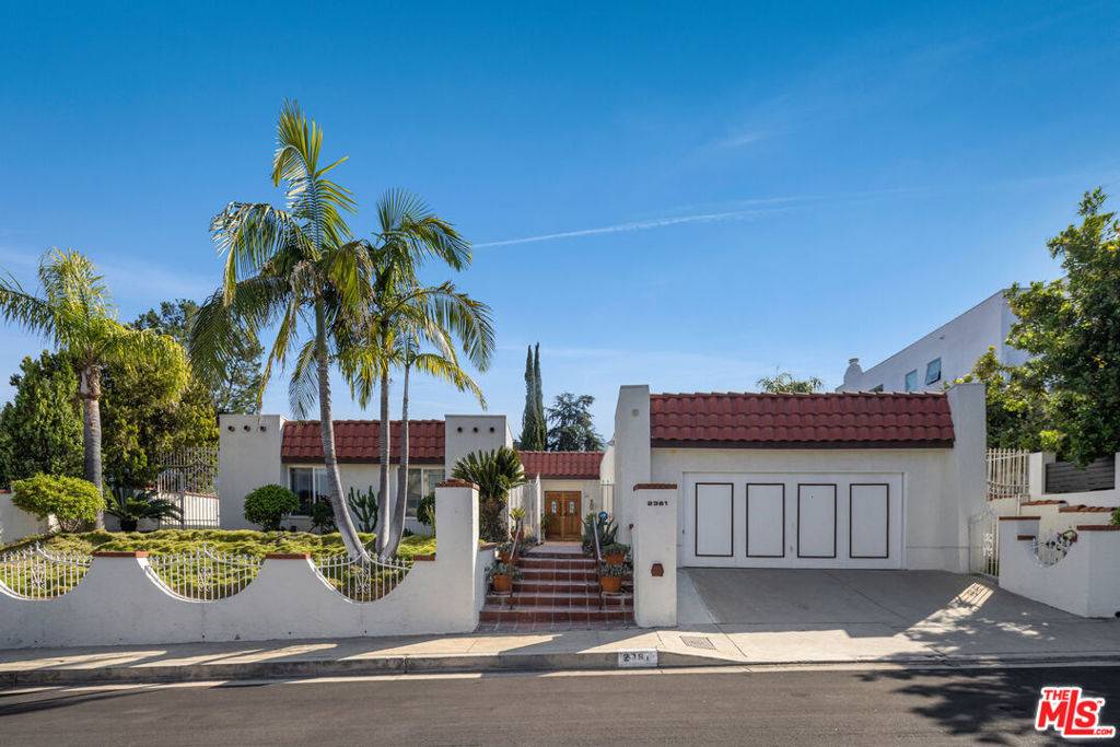 Los Angeles, CA 90046,2381 Hercules DR