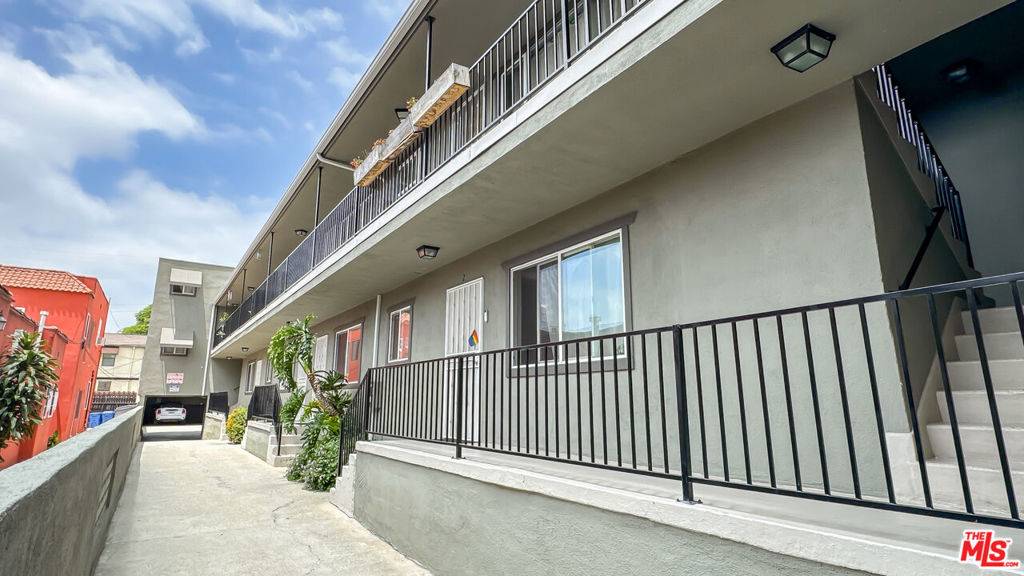 West Hollywood, CA 90046,1241 N Fairfax AVE