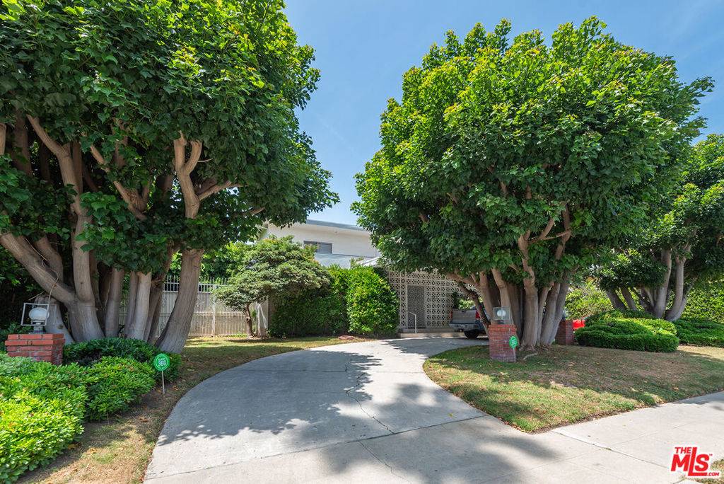 Beverly Hills, CA 90210,523 N Canon DR