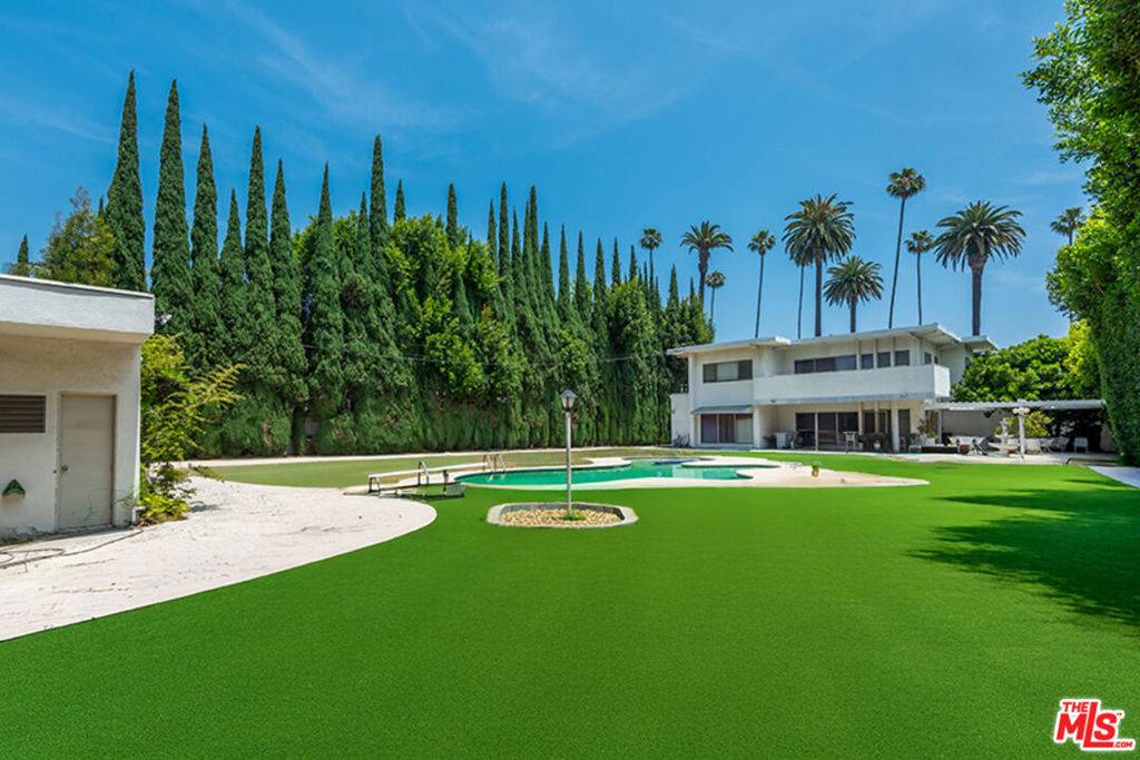 Beverly Hills, CA 90210,523 N Canon DR