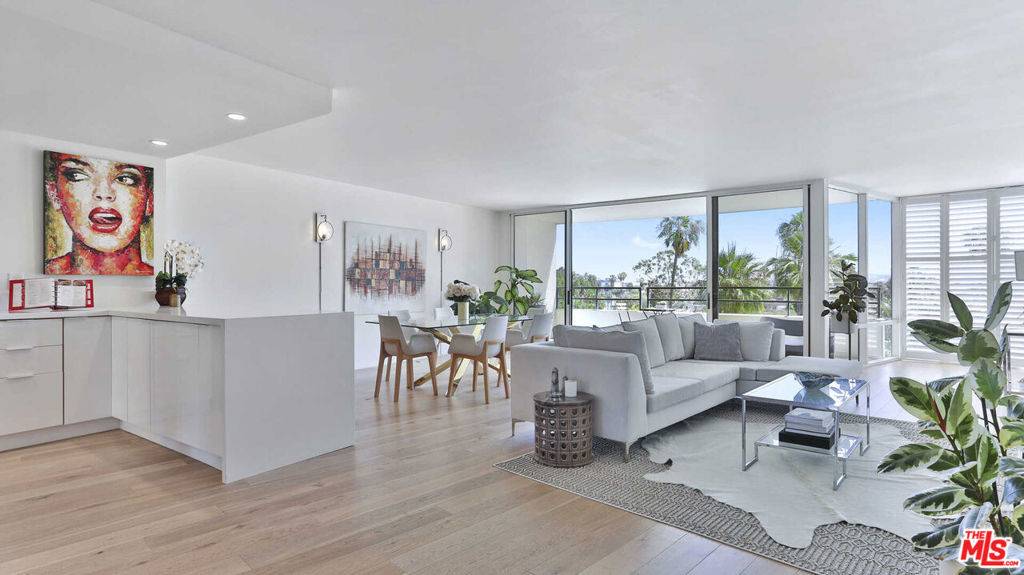 Marina Del Rey, CA 90292,4337 Marina City #249
