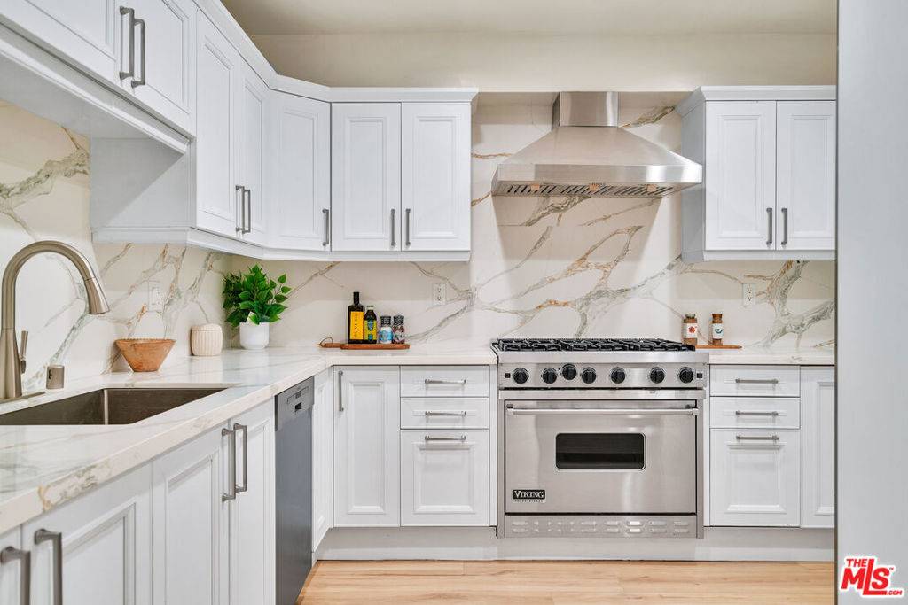 West Hollywood, CA 90048,118 S Clark DR #101