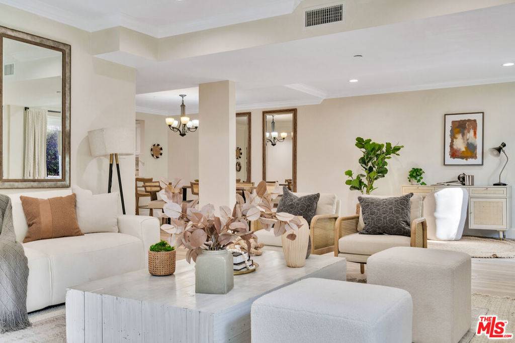 West Hollywood, CA 90048,118 S Clark DR #101