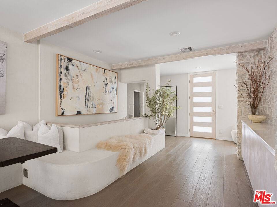 Los Angeles, CA 90068,3434 Oak Glen DR