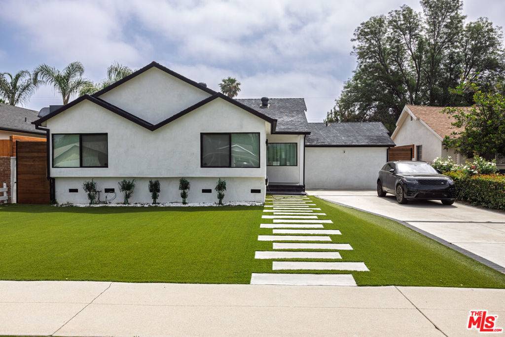 Woodland Hills, CA 91303,6610 Farralone AVE