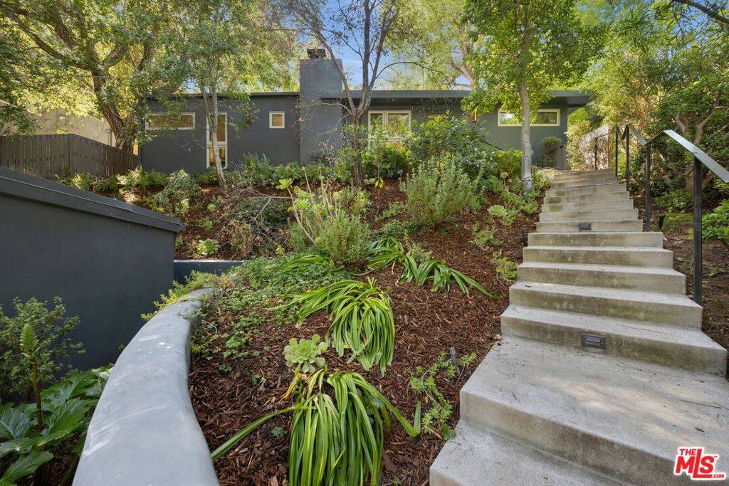 Los Angeles, CA 90046,8811 Wonderland AVE
