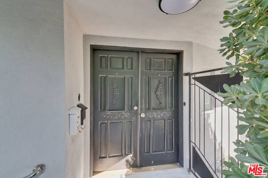 Sherman Oaks, CA 91403,15013 Hartsook ST