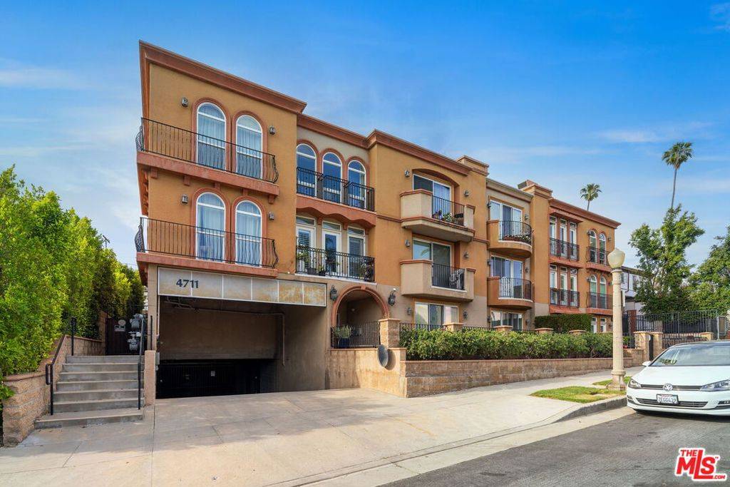 Los Angeles, CA 90027,4711 Ambrose AVE #303