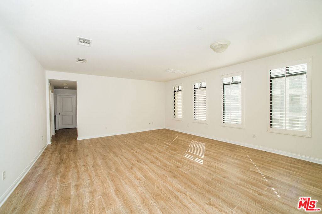 Playa Vista, CA 90094,5625 Crescent Pkwy #219
