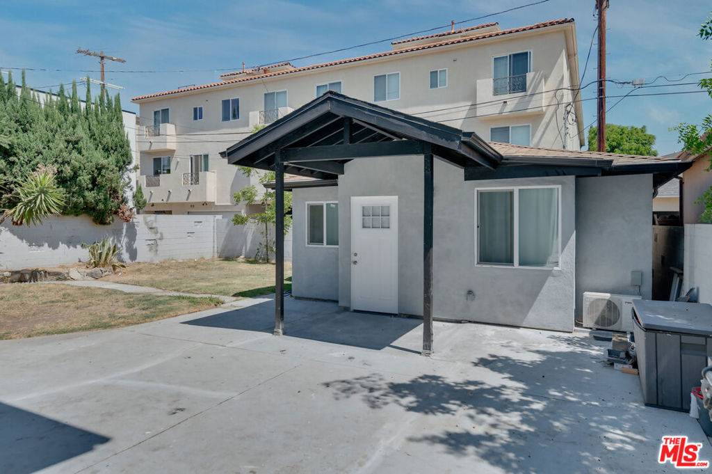 Sherman Oaks, CA 91403,15011 Hartsook ST