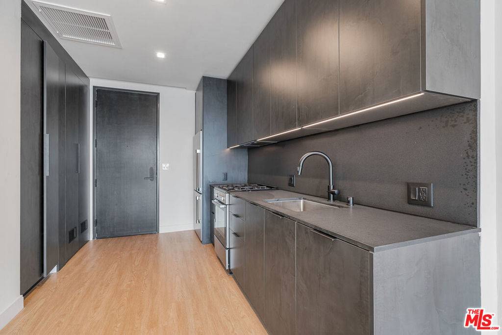 Los Angeles, CA 90034,3688 Overland AVE #623