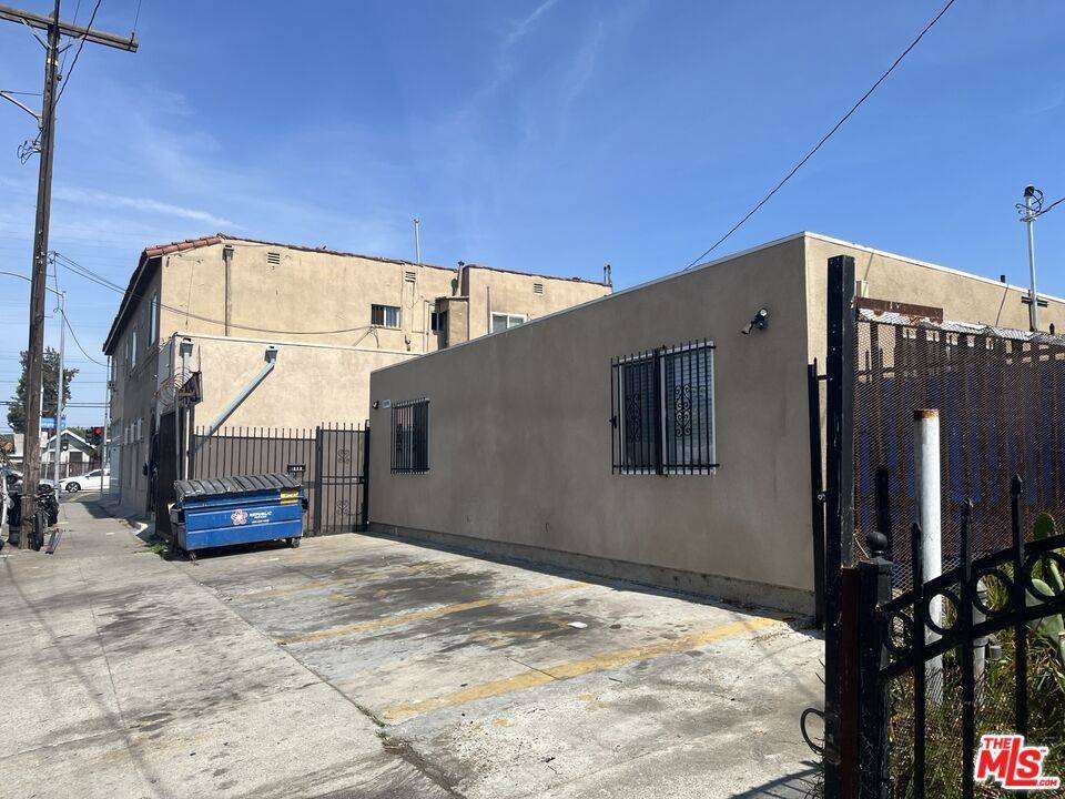 Los Angeles, CA 90001,6101 Compton AVE