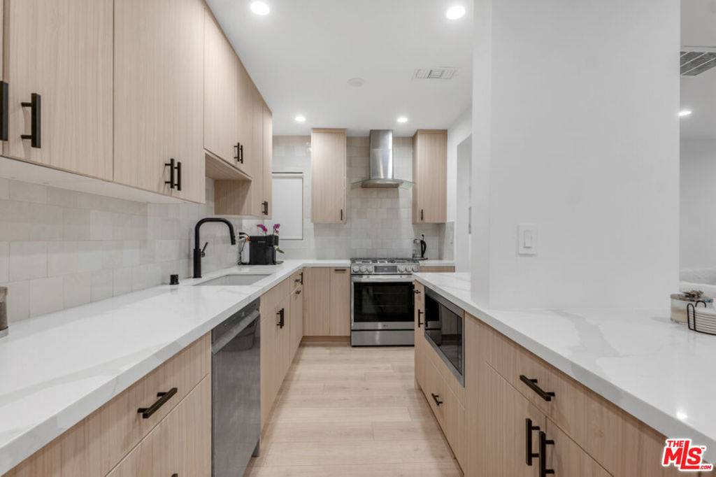 Valley Village, CA 91601,4807 Beck AVE ##5