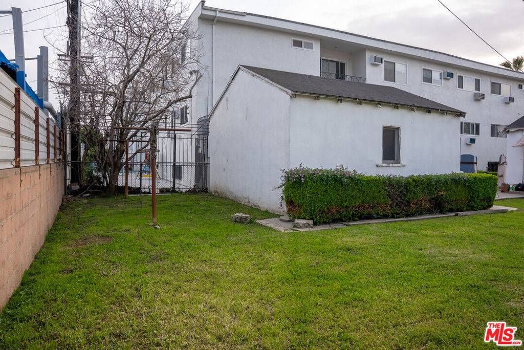 Los Angeles, CA 90034,1916 Chariton ST