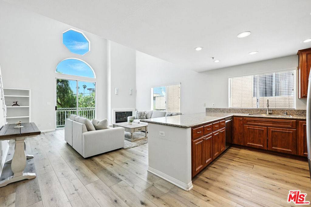 Los Angeles, CA 90035,1211 S Shenandoah ST #304