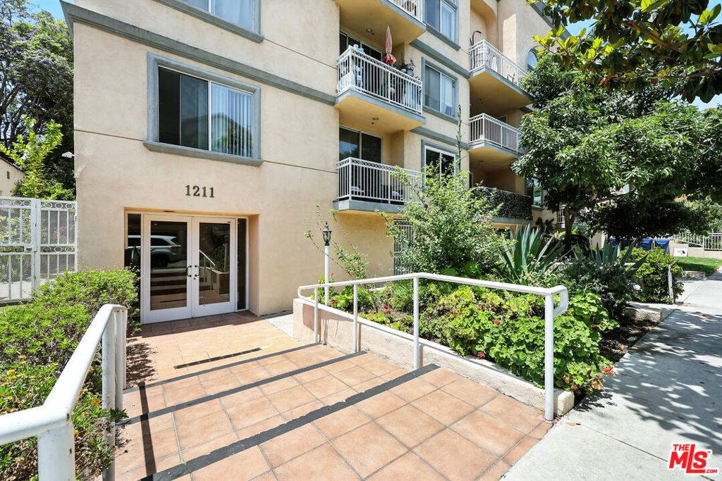 Los Angeles, CA 90035,1211 S Shenandoah ST #304