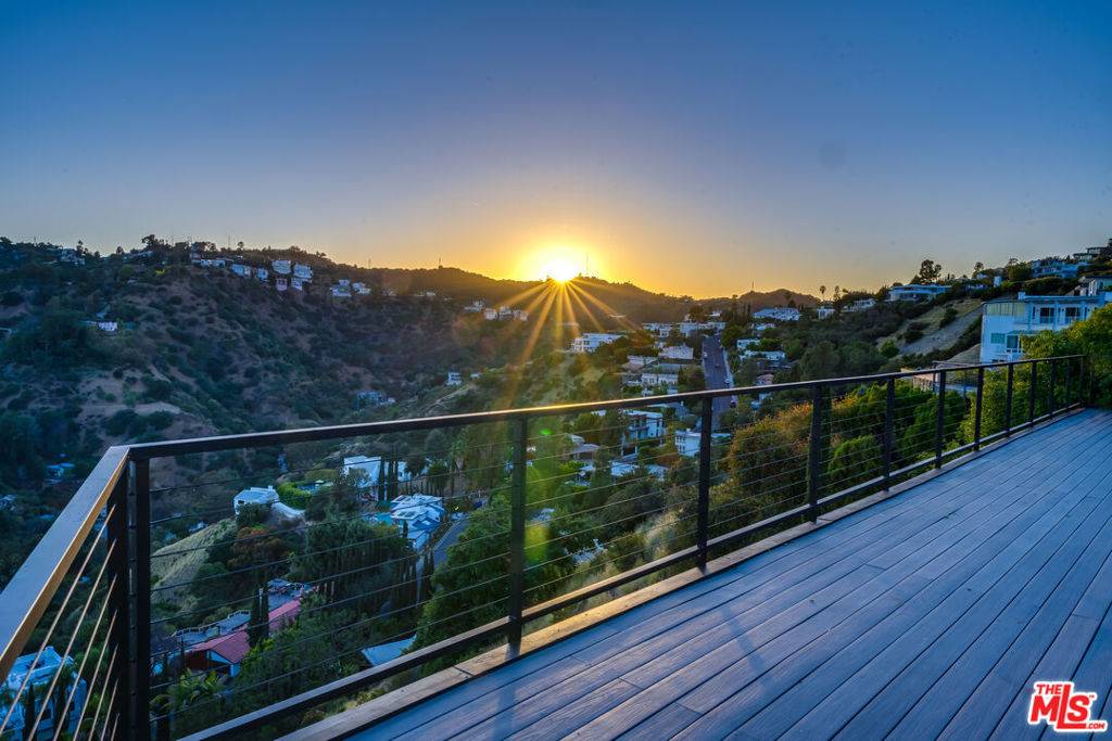 Los Angeles, CA 90046,2169 HERCULES DR