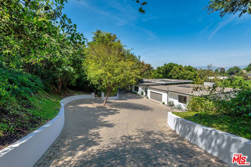 Encino, CA 91436,15941 Skytop RD