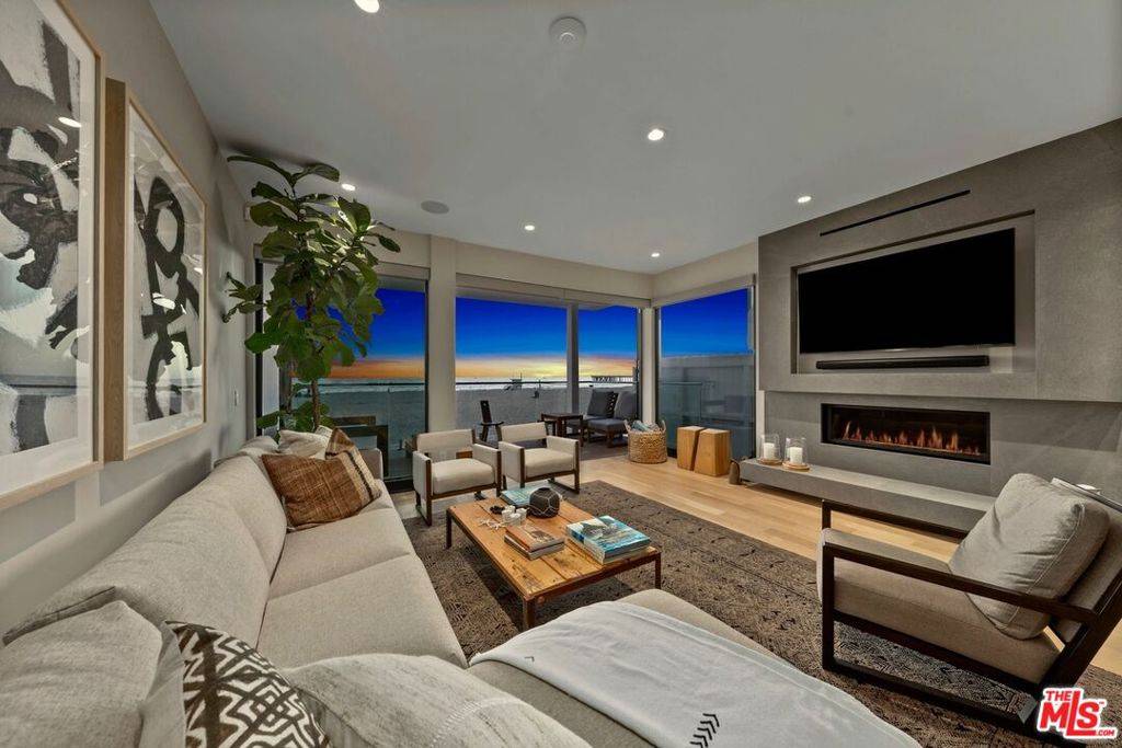 Marina Del Rey, CA 90292,1 Eastwind ST #103