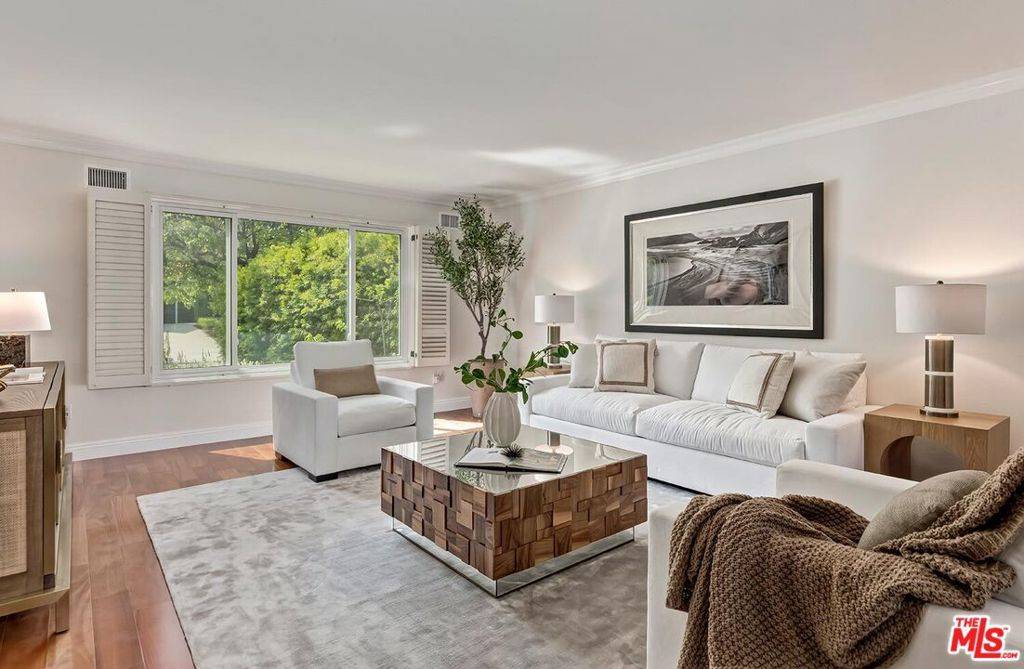Los Angeles, CA 90068,3127 Arrowhead DR